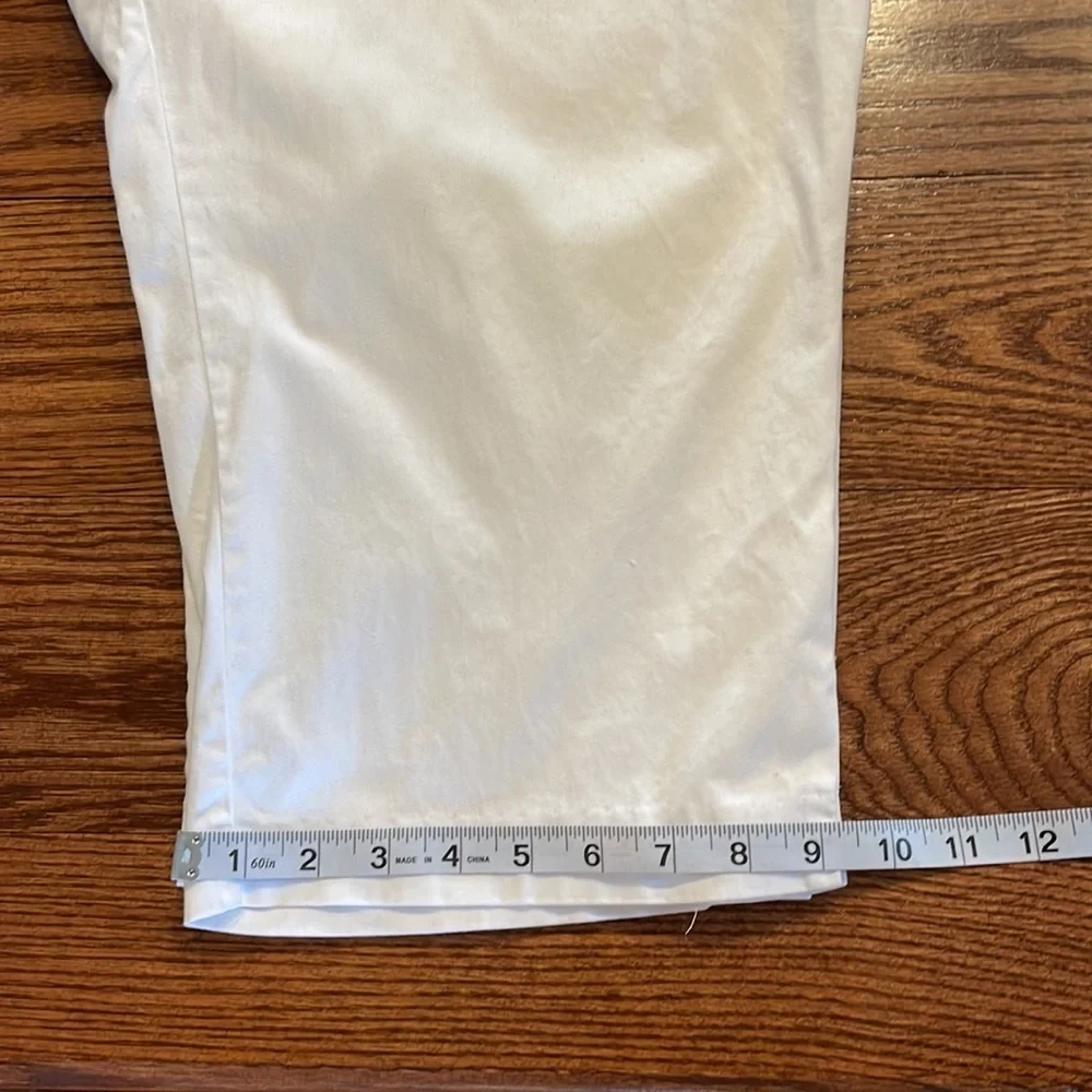 Maggie Barnes for CATHERINES  White TUMMY CONTROL white stretch cotton Capri 24W